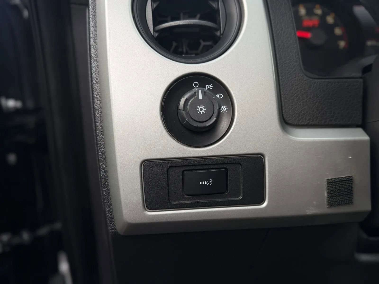 Used 2014 Ford F150 Raptor w/ Equipment Group 801A Luxury image 28