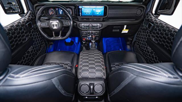 Used 2025 Jeep Gladiator Sport AWD/4WD image 2