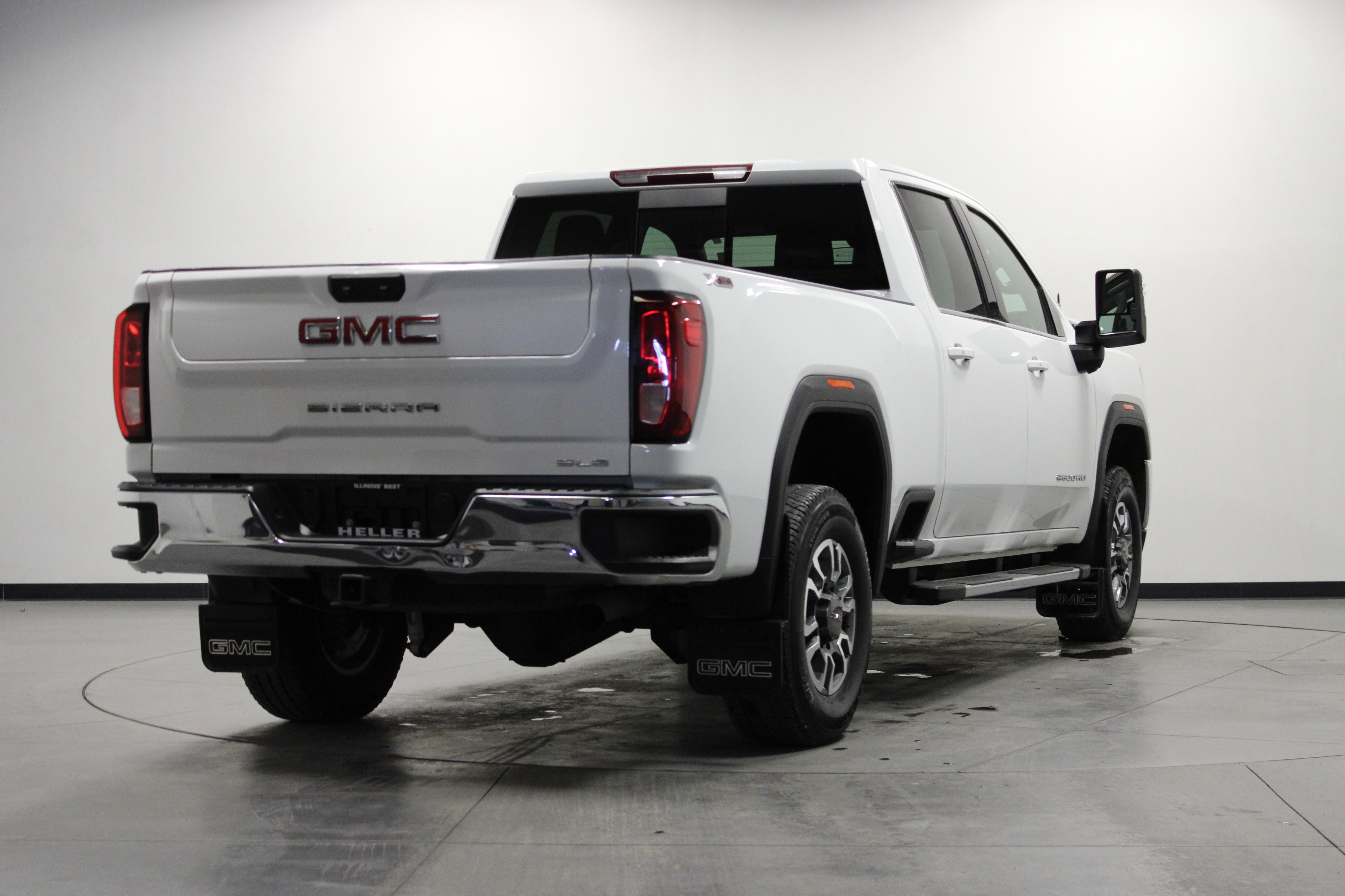 Used 2022 GMC Sierra 2500 SLE w/ SLE Value Package; image 4