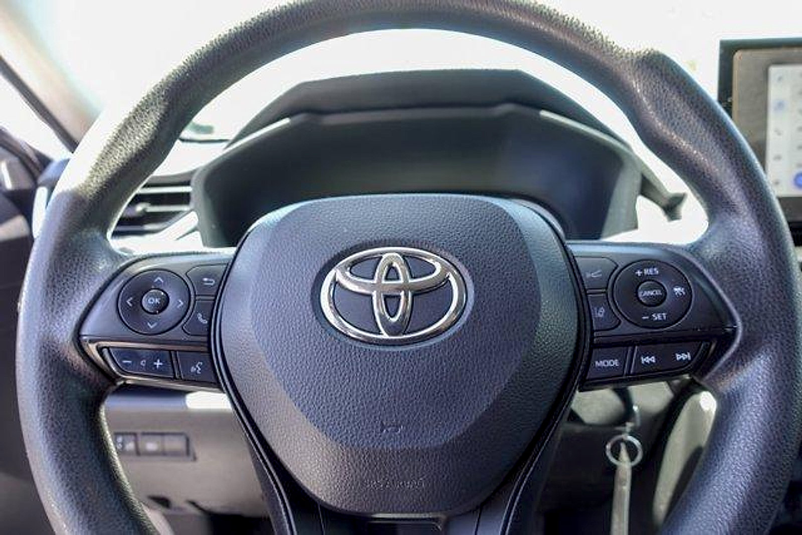 Used 2023 Toyota RAV4 LE AWD/4WD image 15