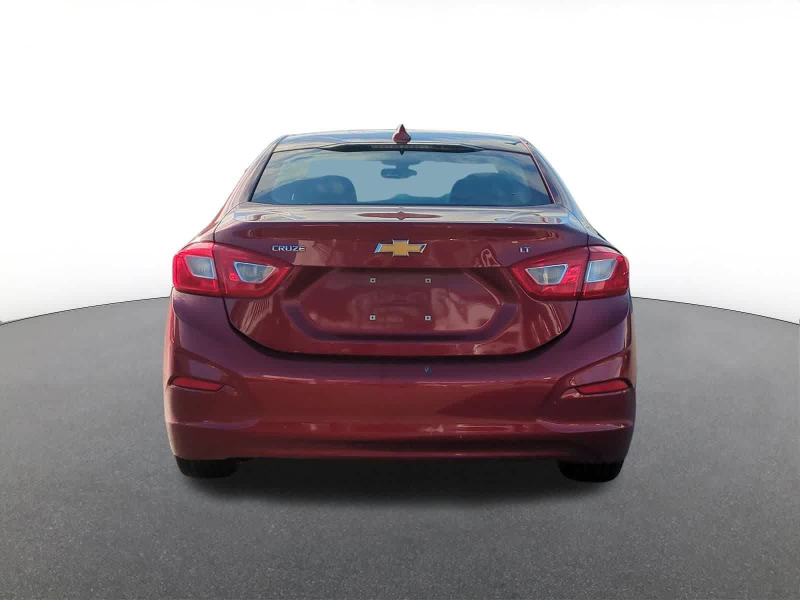 Used 2017 Chevrolet Cruze LT w/ Sun And Sound Package FWD image 5