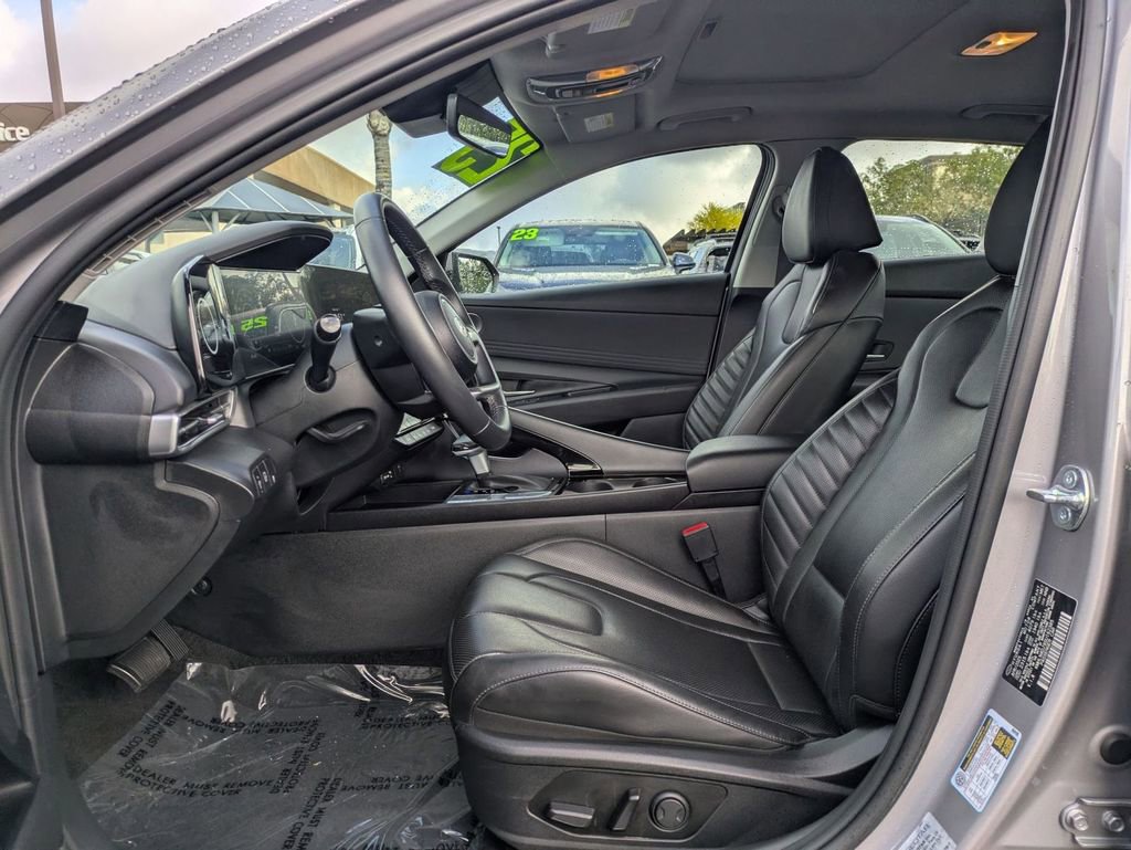 Certified 2025 Hyundai Elantra Limited image 14