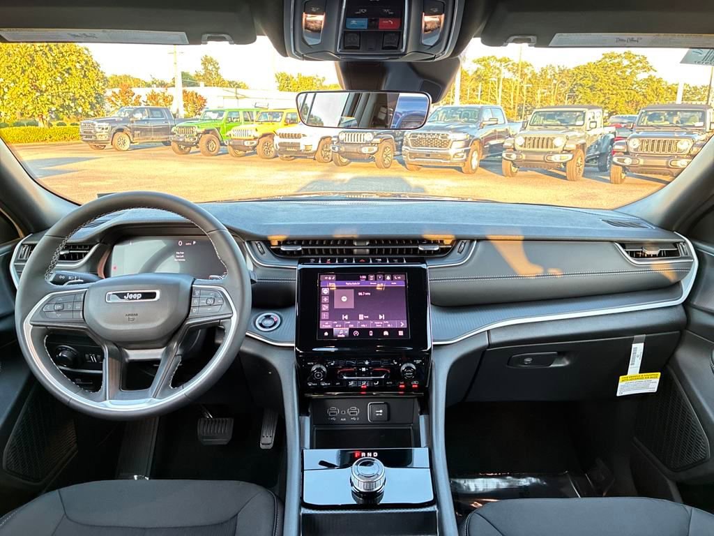 New 2025 Jeep Grand Cherokee L Laredo w/ Luxury Tech Group I AWD/4WD image 13