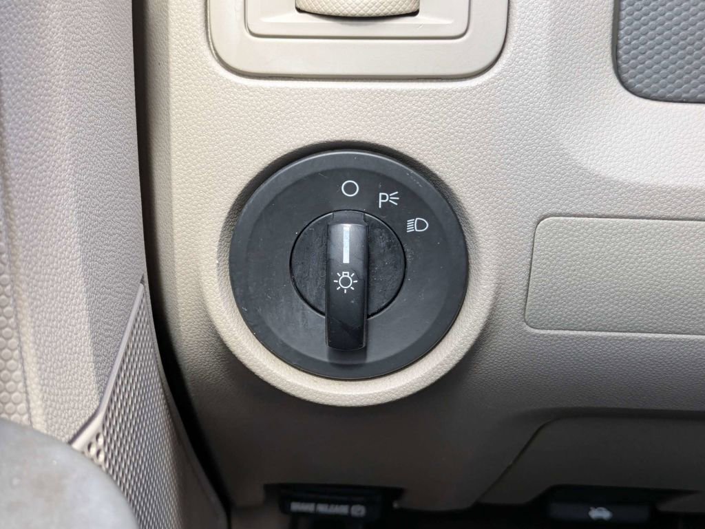 Used 2010 Ford Escape XLS image 33