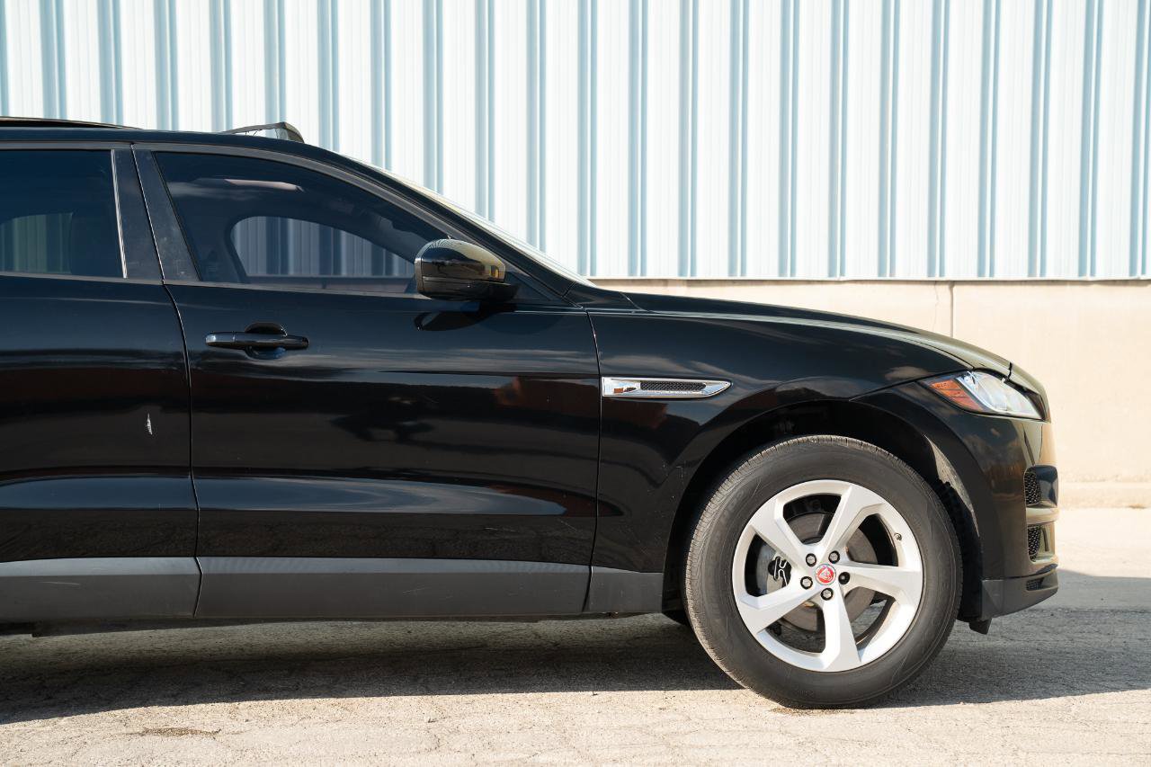 Used 2017 Jaguar F-PACE Premium image 11