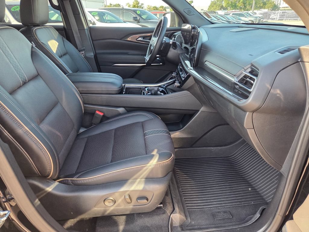 Used 2026 Chevrolet Traverse High Country w/ LPO, Floor Liner Package FWD image 18