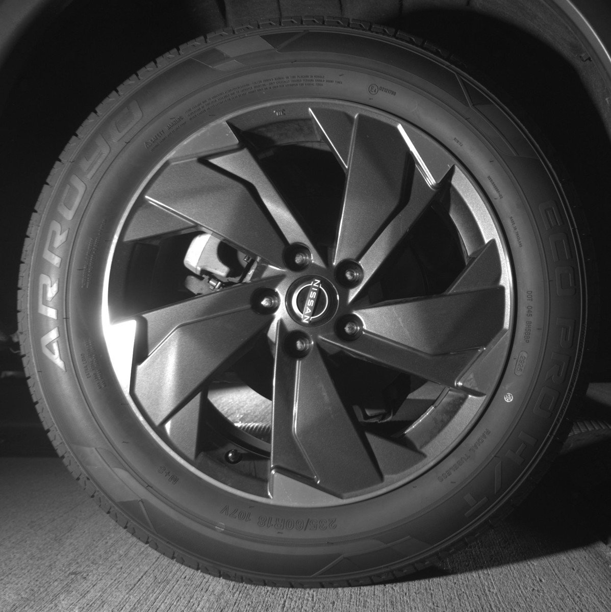 Used 2025 Nissan Rogue SV AWD/4WD image 14