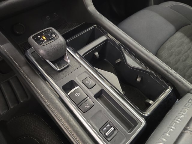 Used 2025 Nissan Pathfinder SV FWD image 28