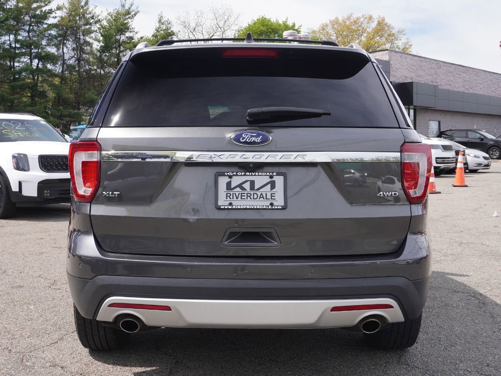 Used 2016 Ford Explorer XLT AWD/4WD image 9