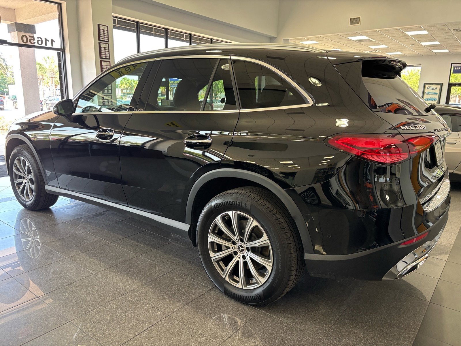 Used 2024 Mercedes-Benz GLC 300 image 3