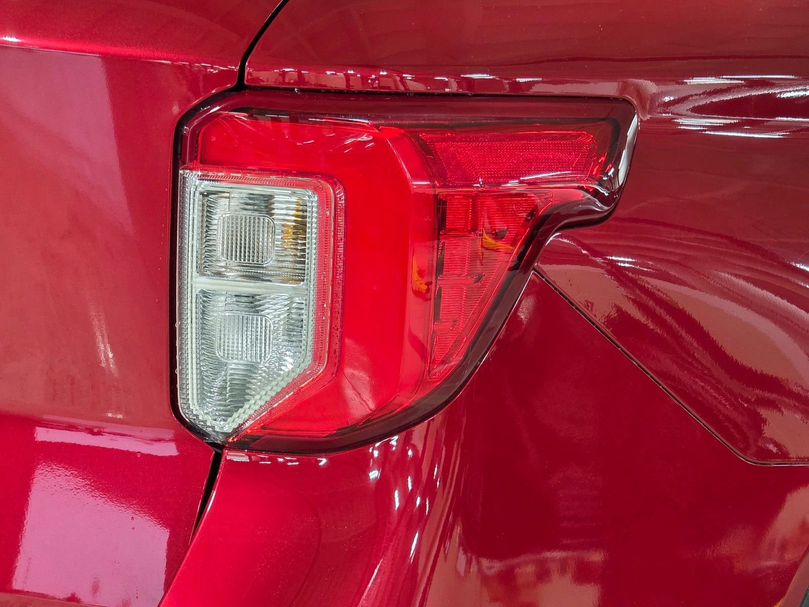 Used 2021 Ford Explorer XLT w/ Equipment Group 202A image 12