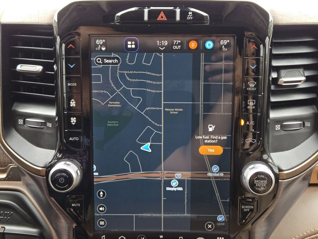 Used 2024 RAM 3500 Limited w/ Towing Technology Group image 19