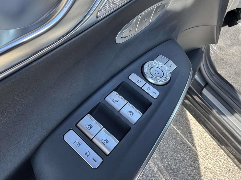 Certified 2024 Genesis GV70 2.5T w/ Select Package AWD/4WD image 17