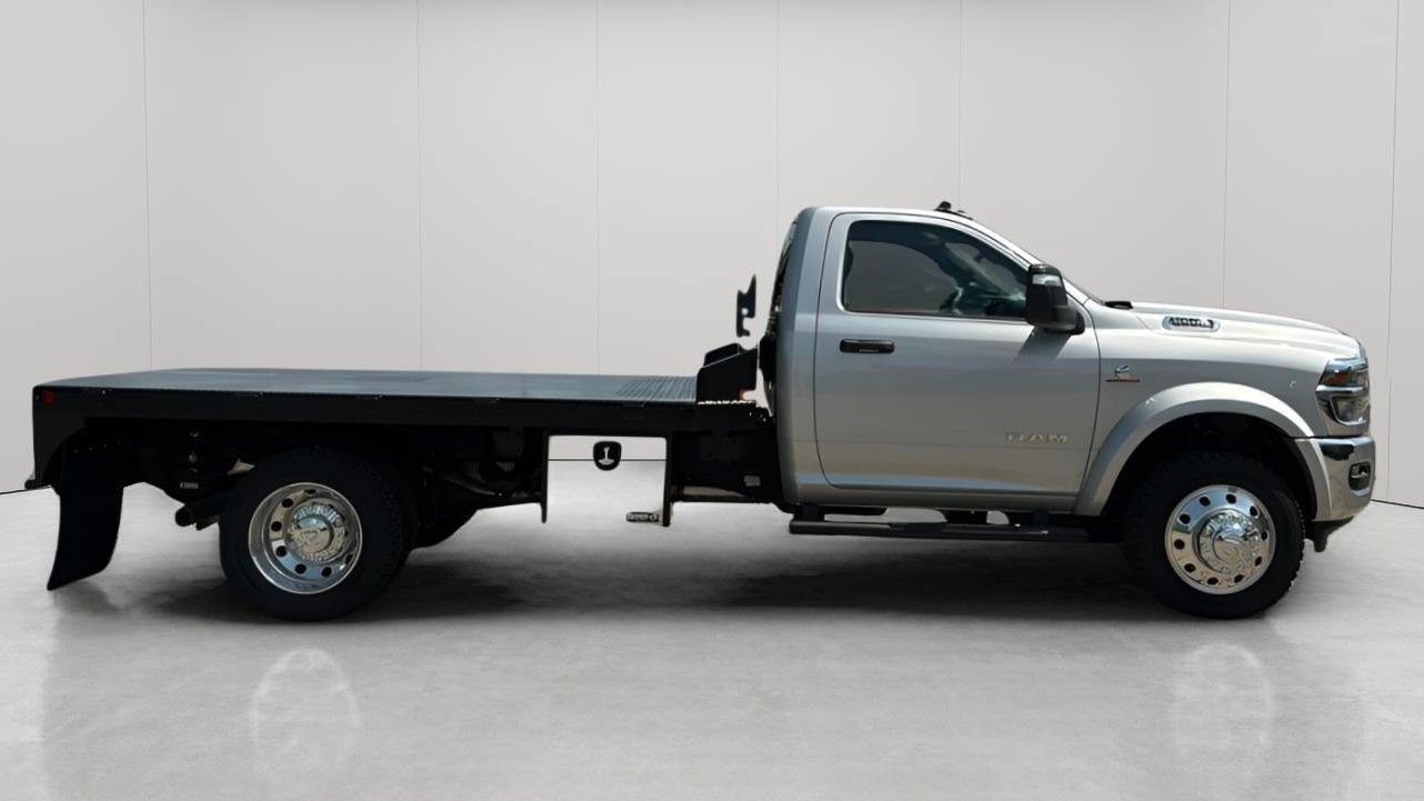 New 2026 RAM 5500 4x4 Regular Cab image 3