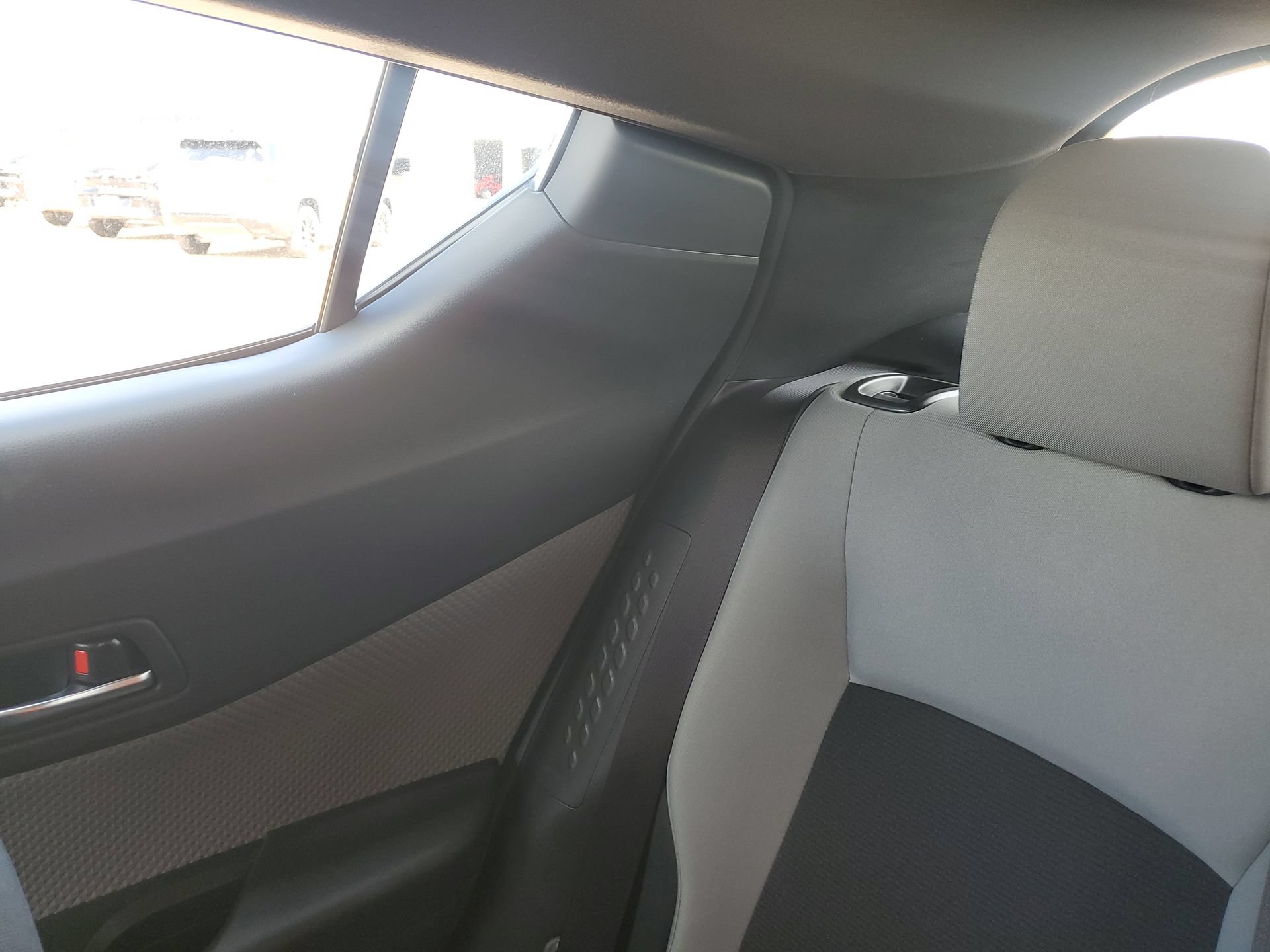 Used 2019 Toyota C-HR XLE FWD image 13