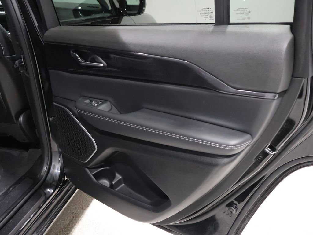 Used 2021 Jeep Grand Cherokee L Laredo image 24