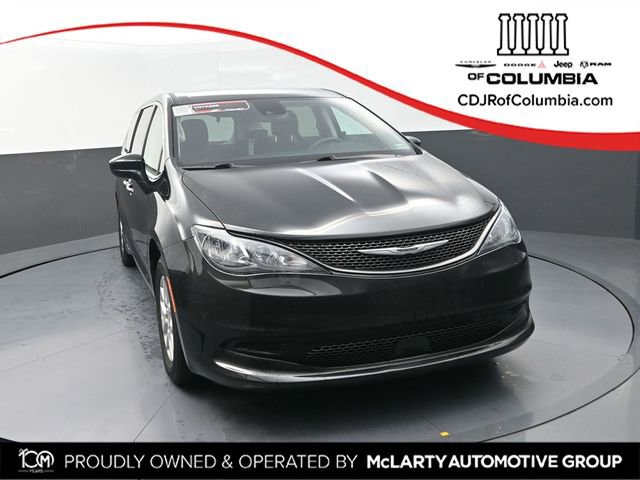 Used 2023 Chrysler Voyager LX image 1
