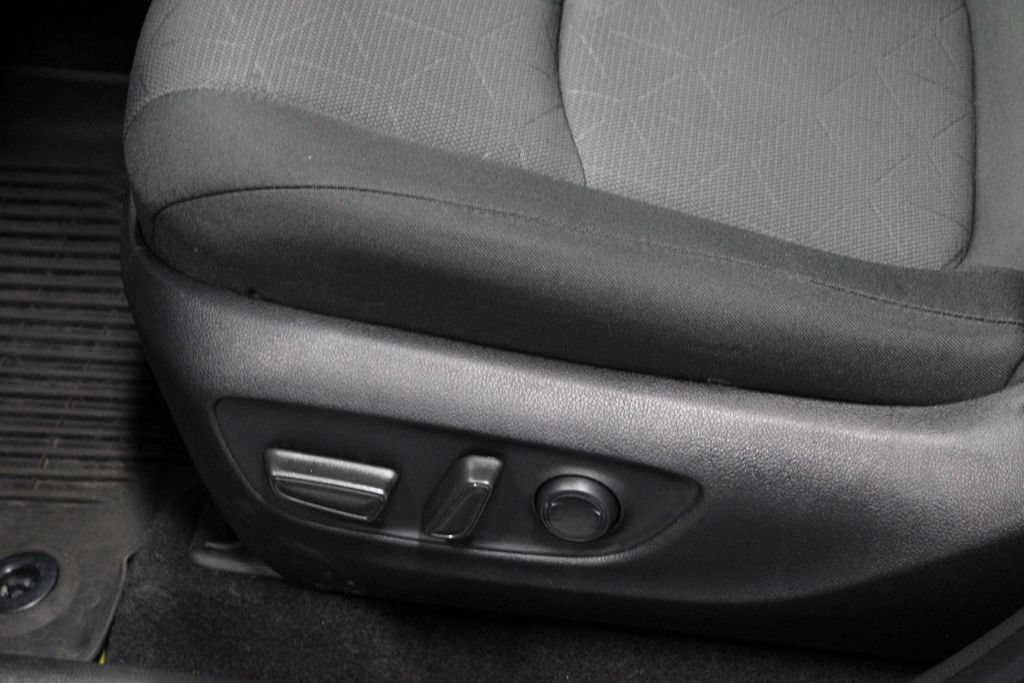 Used 2022 Toyota RAV4 XLE AWD/4WD image 23