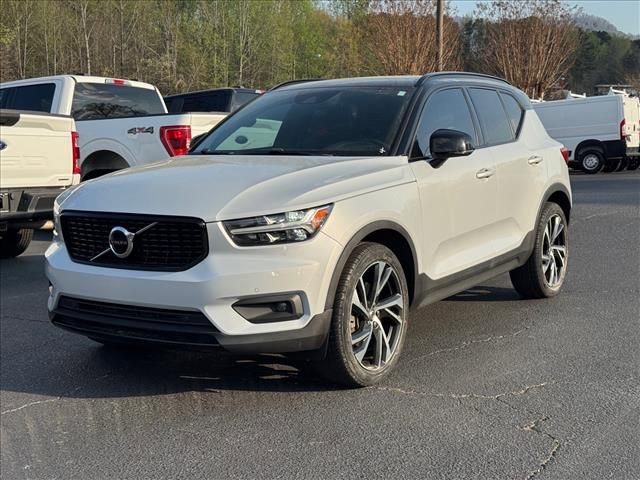 Used 2022 Volvo XC40 T4 R-Design w/ Protection Package Premier image 8