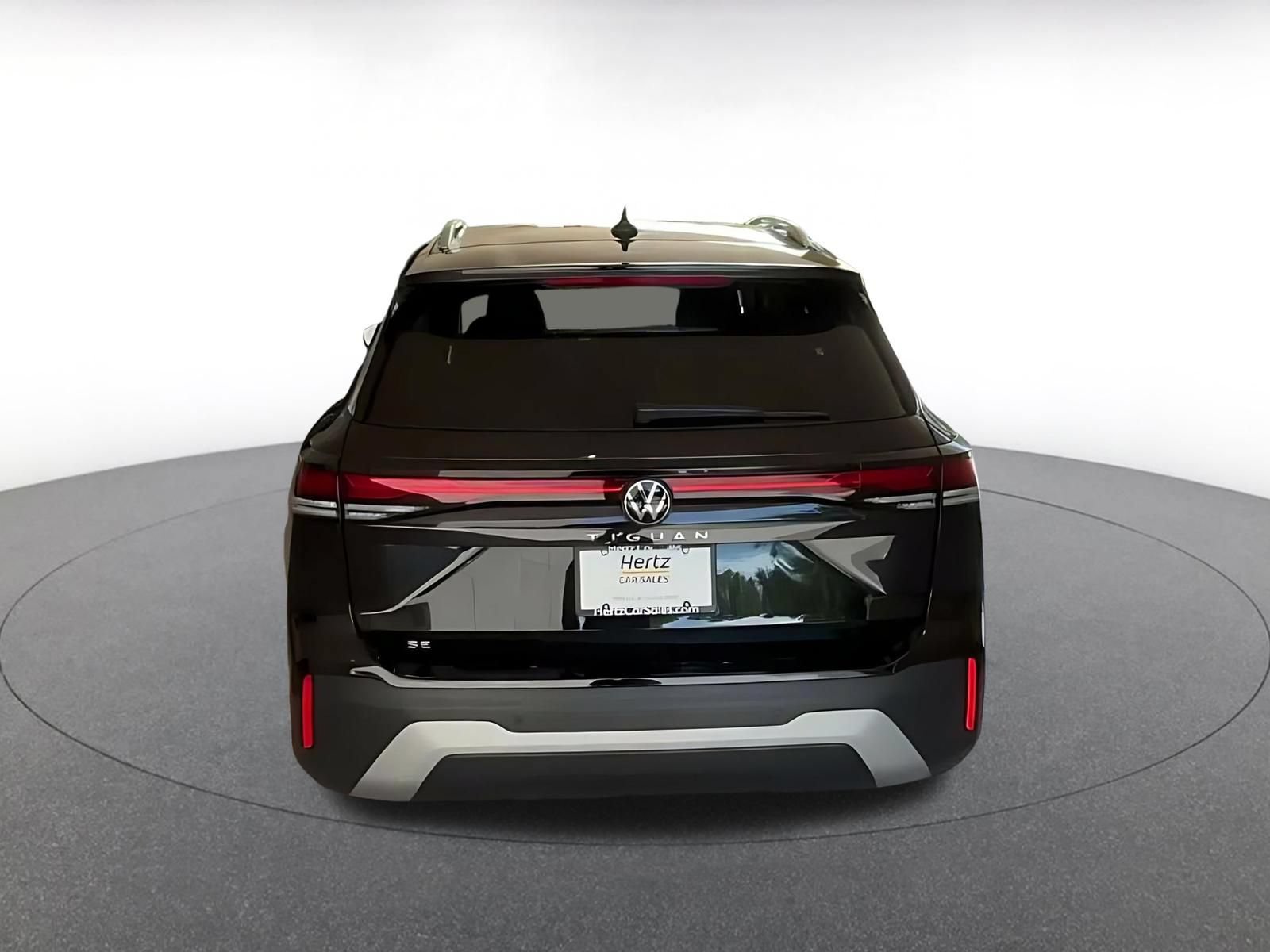 Used 2026 Volkswagen Tiguan SE FWD image 8