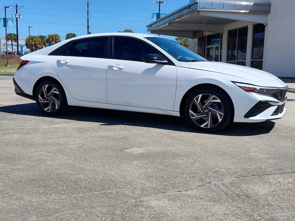 Used 2025 Hyundai Elantra Sport image 10