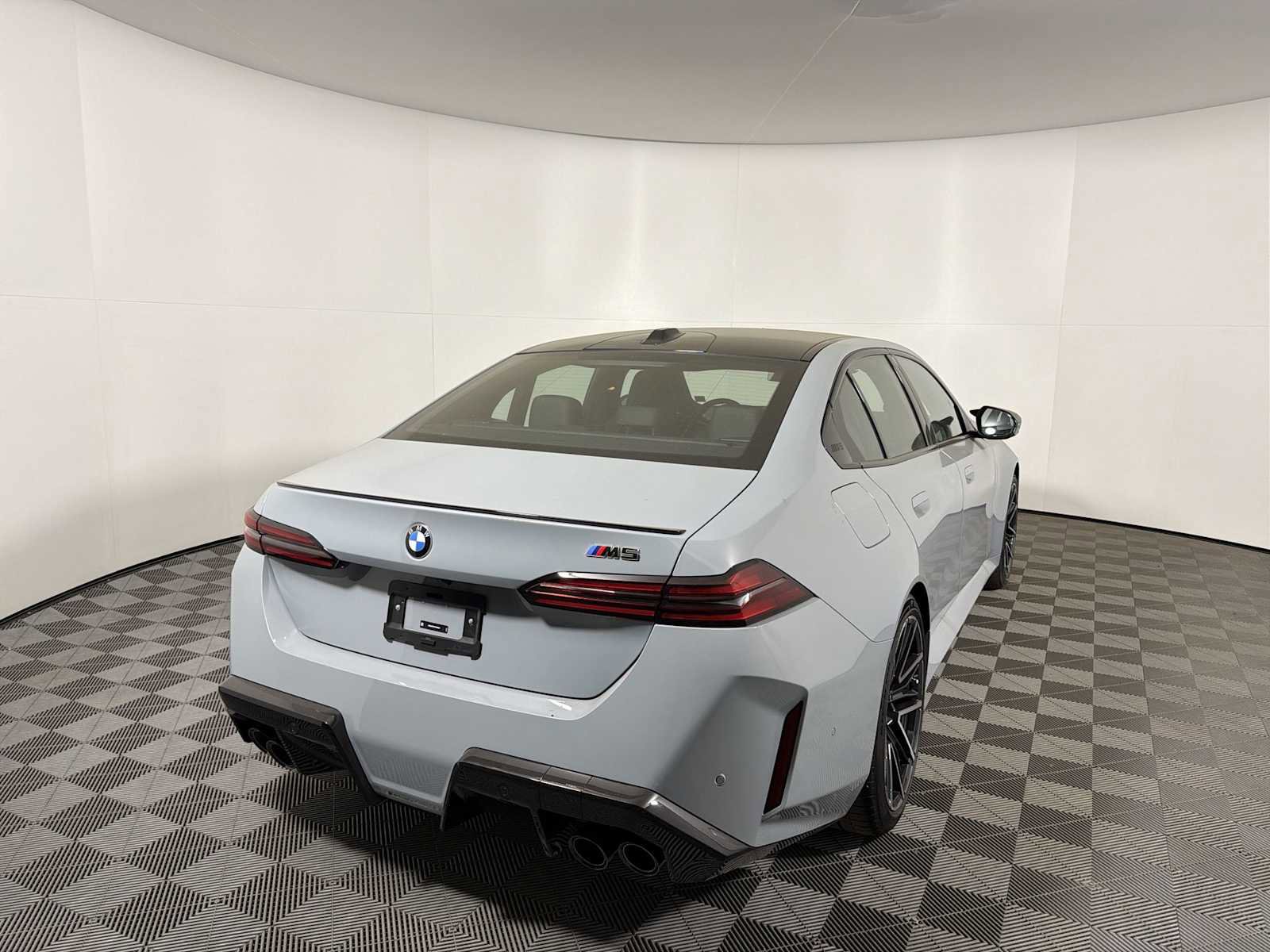 New 2026 BMW M5 w/ Executive Package AWD/4WD image 9