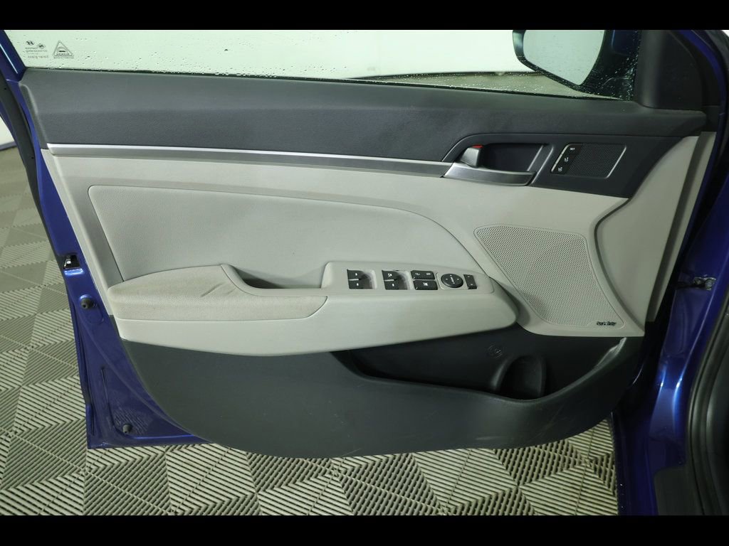 Used 2020 Hyundai Elantra Limited w/ Ultimate Package 03 FWD image 16