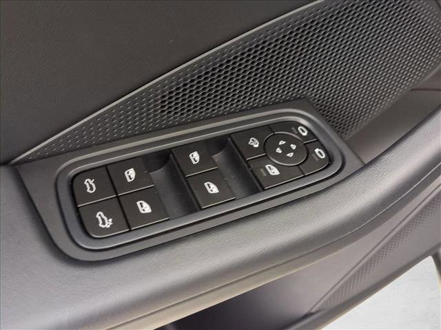 New 2026 Porsche Macan Electric image 15