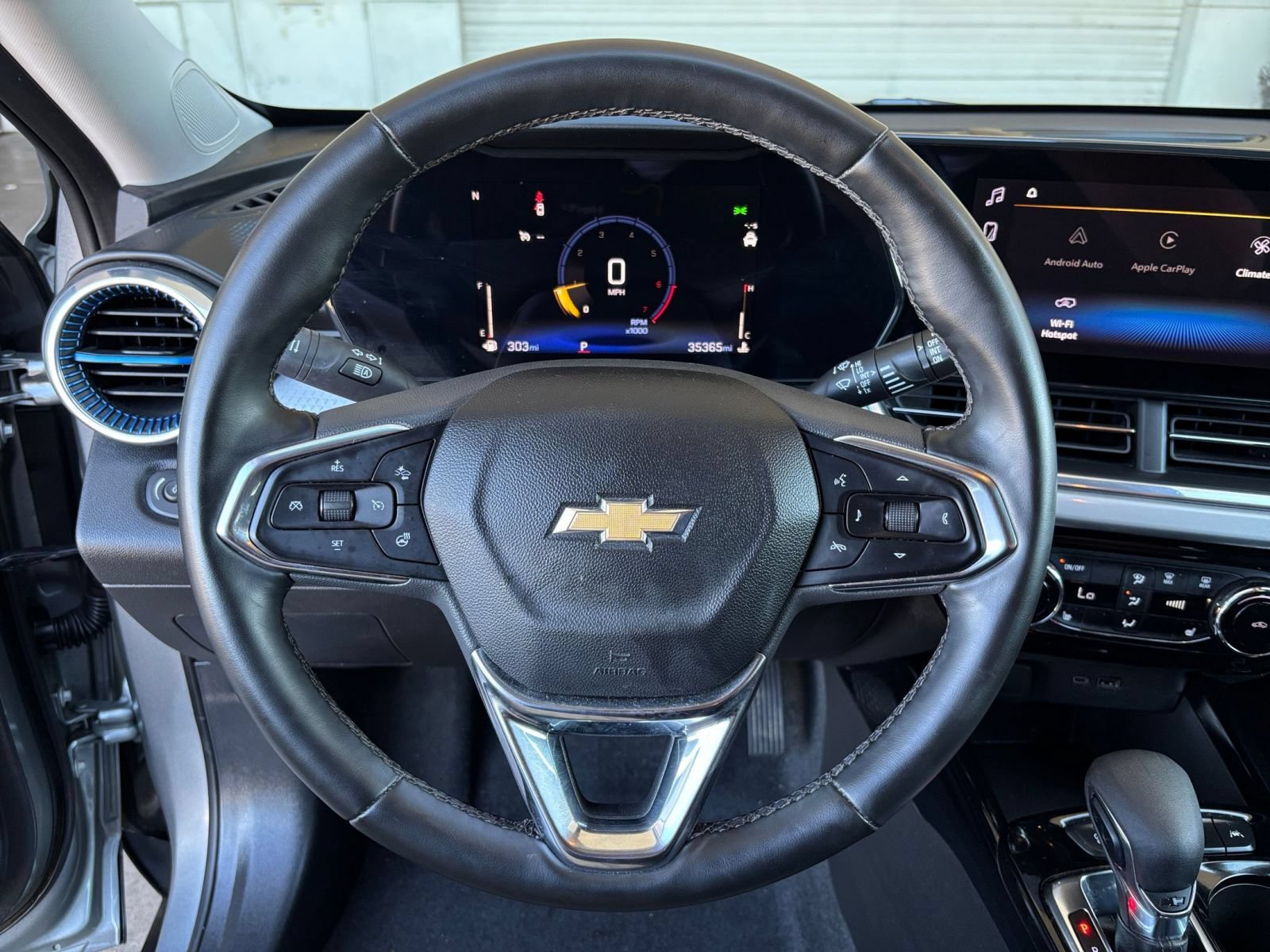 Used 2025 Chevrolet Trax LT w/ LT Convenience Package FWD image 23