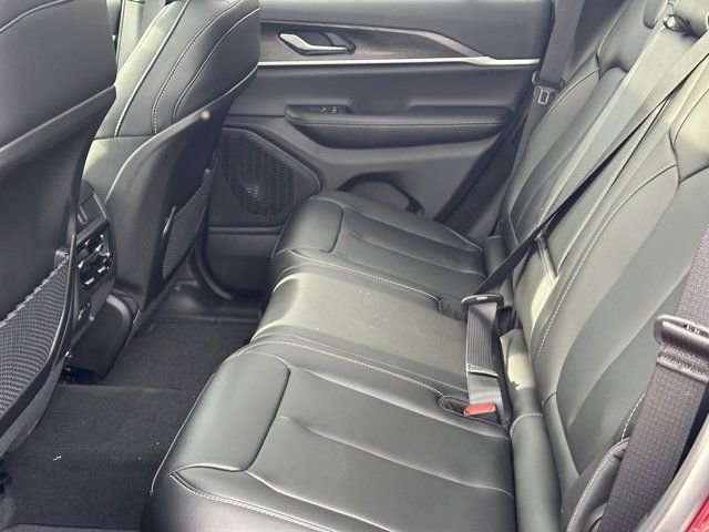 New 2025 Jeep Grand Cherokee Limited w/ Trailer Tow Package image 23