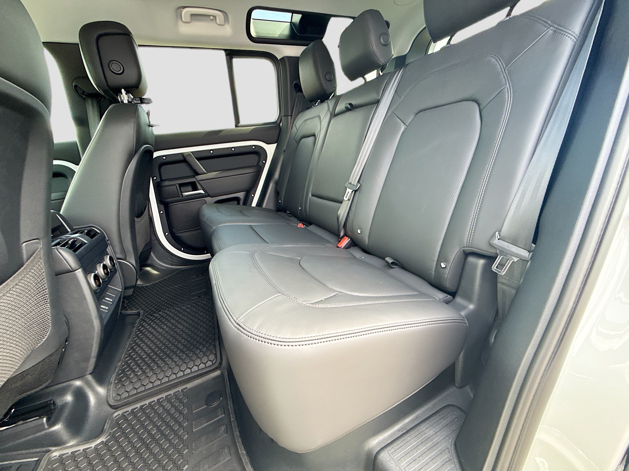 New 2026 Land Rover Defender 110 X-Dynamic SE AWD/4WD image 21
