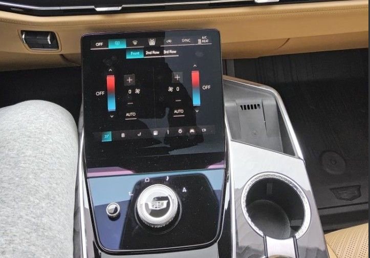 Used 2025 Cadillac Escalade IQ Luxury 2 image 9