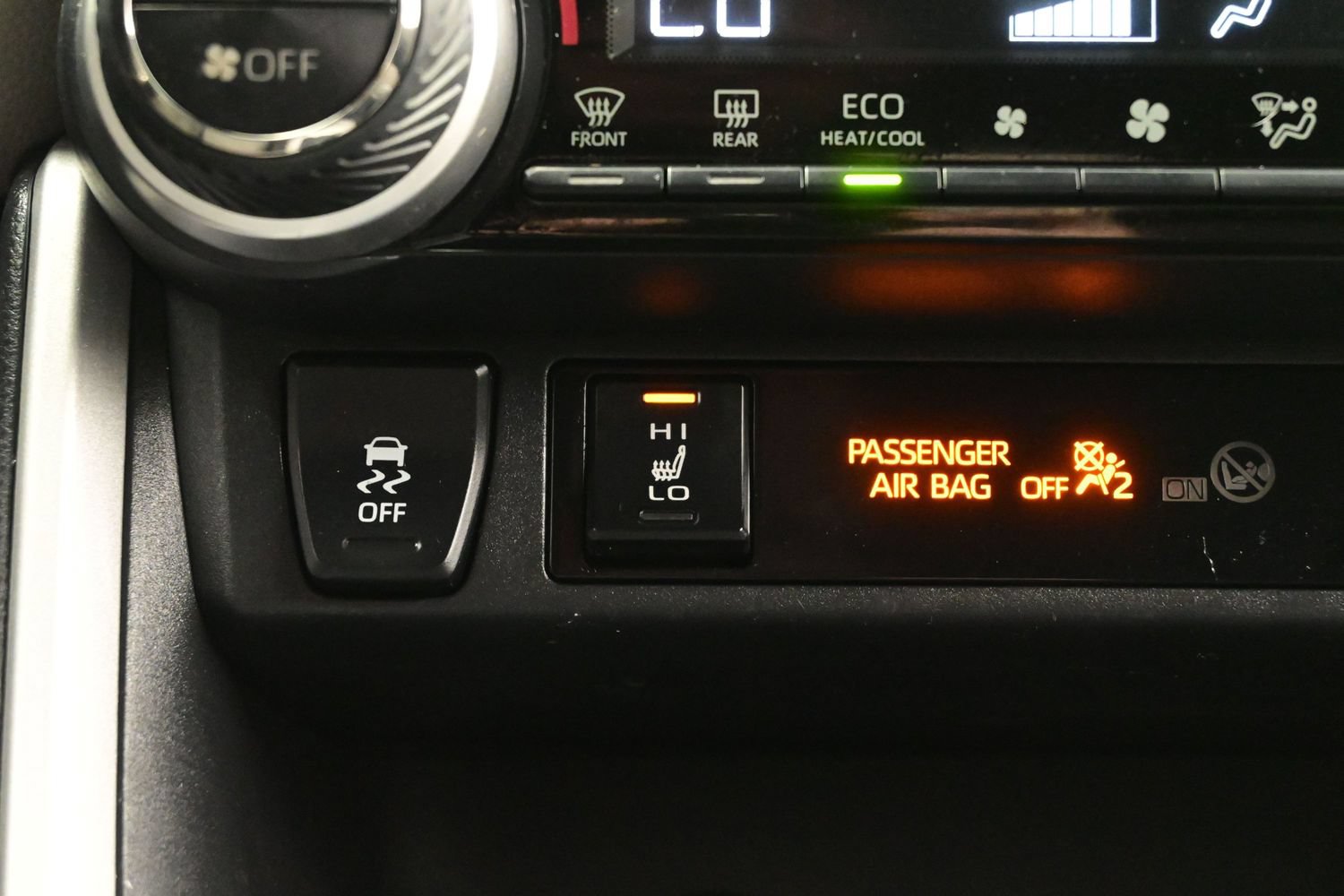 Used 2020 Toyota RAV4 XLE w/ XLE Grade Weather Package AWD/4WD image 21