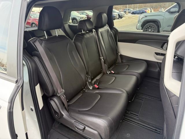 Used 2022 Kia Carnival LX image 30