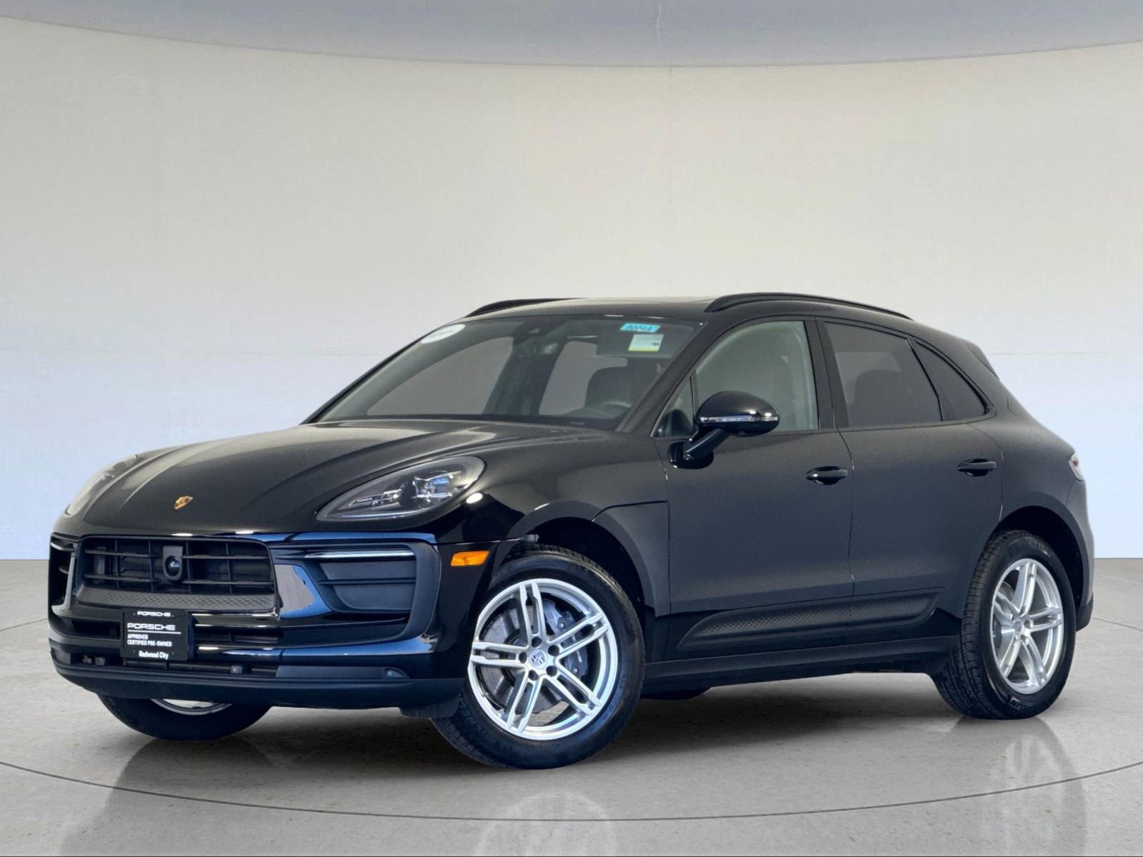 Certified 2025 Porsche Macan image 1