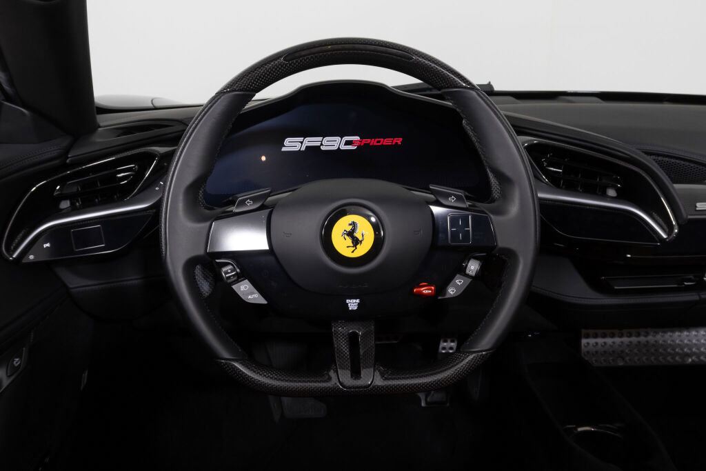 Used 2023 Ferrari SF90 Spider image 31