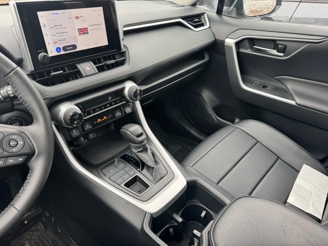 Used 2024 Toyota RAV4 XLE w/ Convenience Package image 8