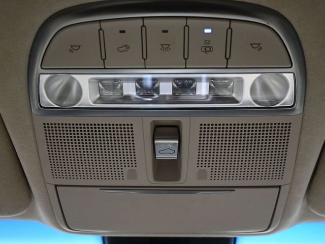 Used 2018 Genesis G90 3.3T Premium RWD image 17