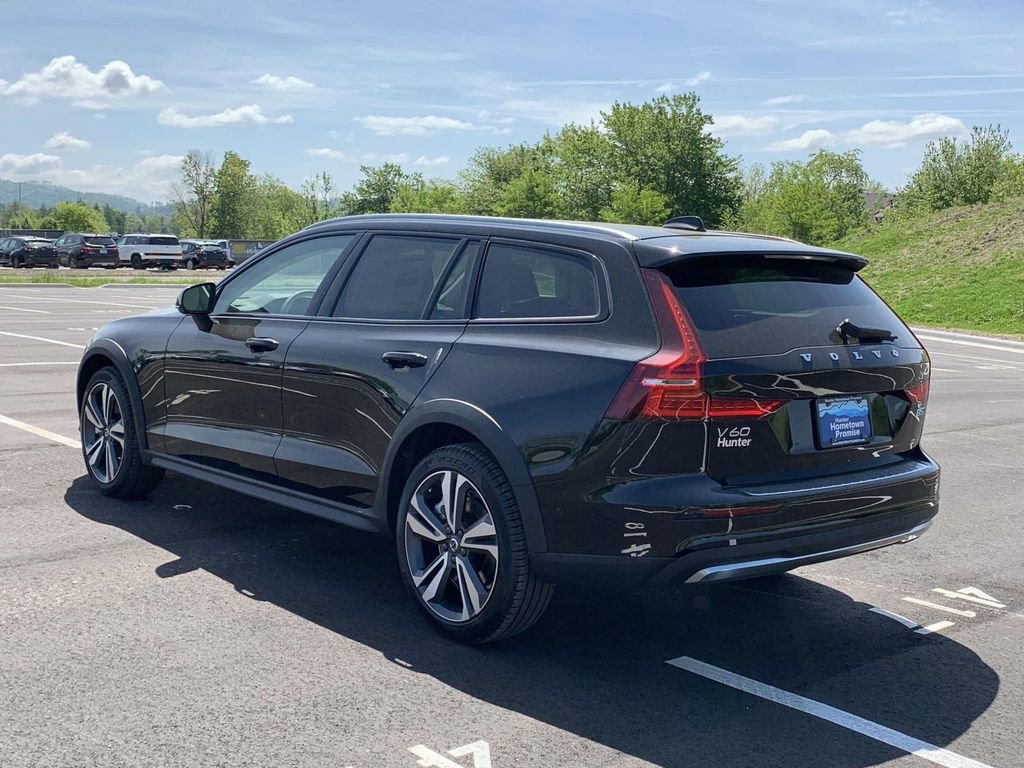 New 2025 Volvo V60 B5 Cross Country Plus w/ Protection Package Premier image 19