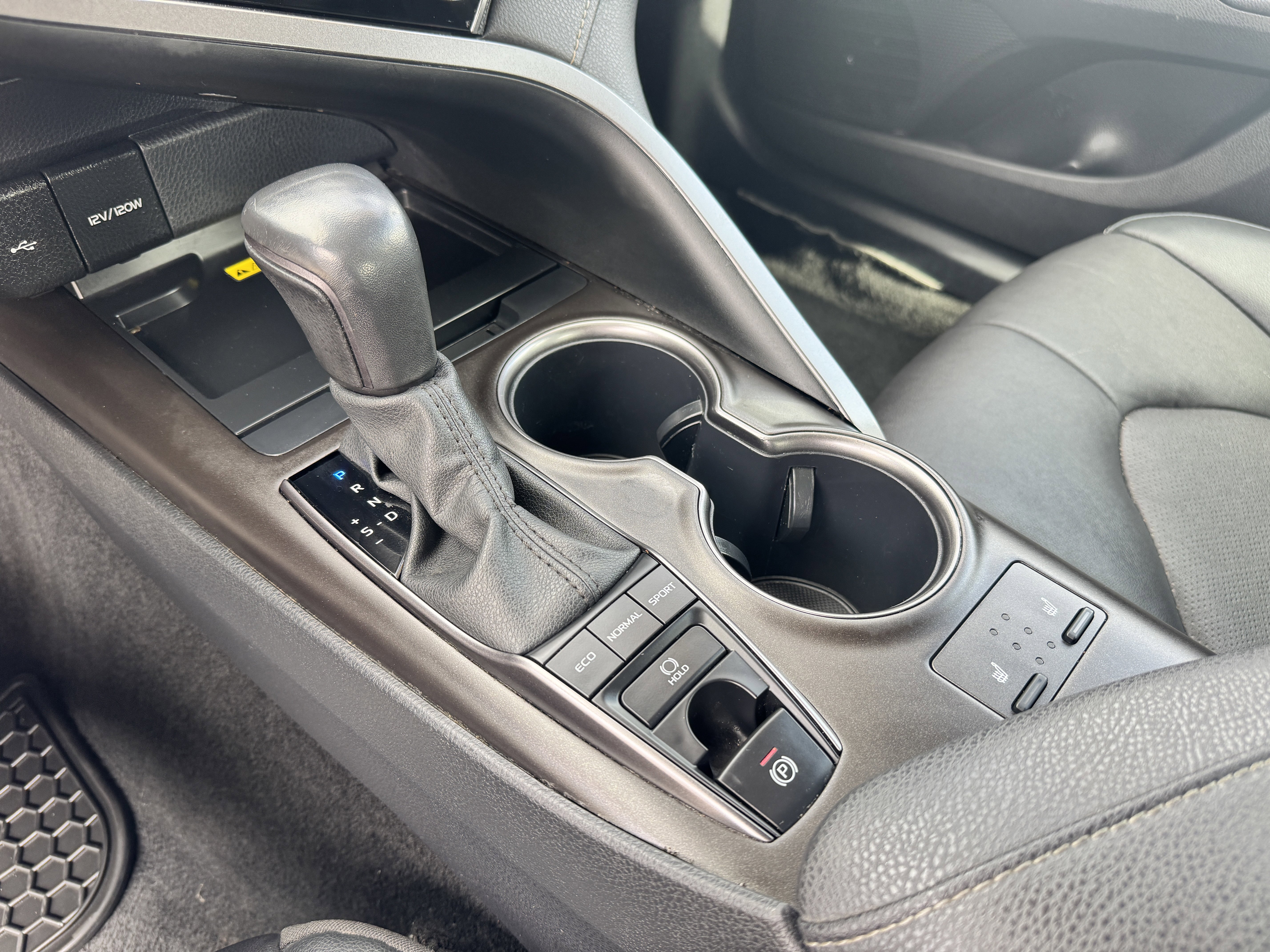 Used 2024 Toyota Camry XSE FWD image 18