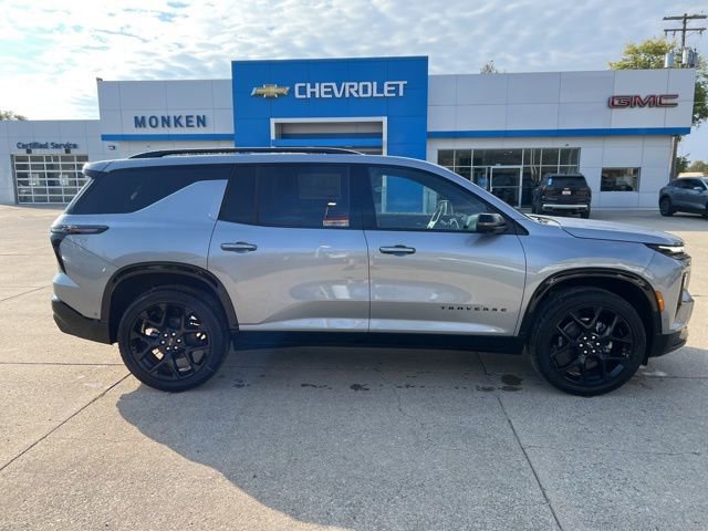 New 2026 Chevrolet Traverse RS image 2