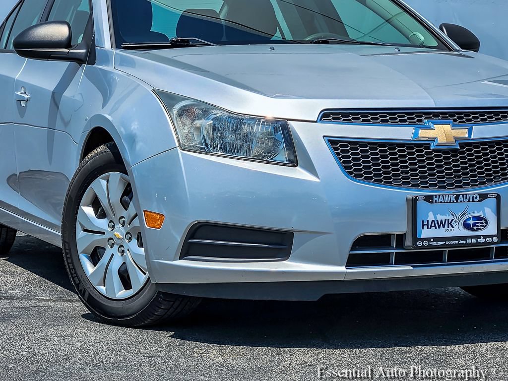 Used 2013 Chevrolet Cruze LS FWD image 2