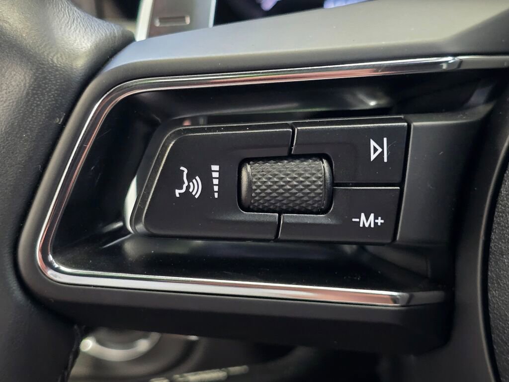 Certified 2024 Porsche Macan image 45