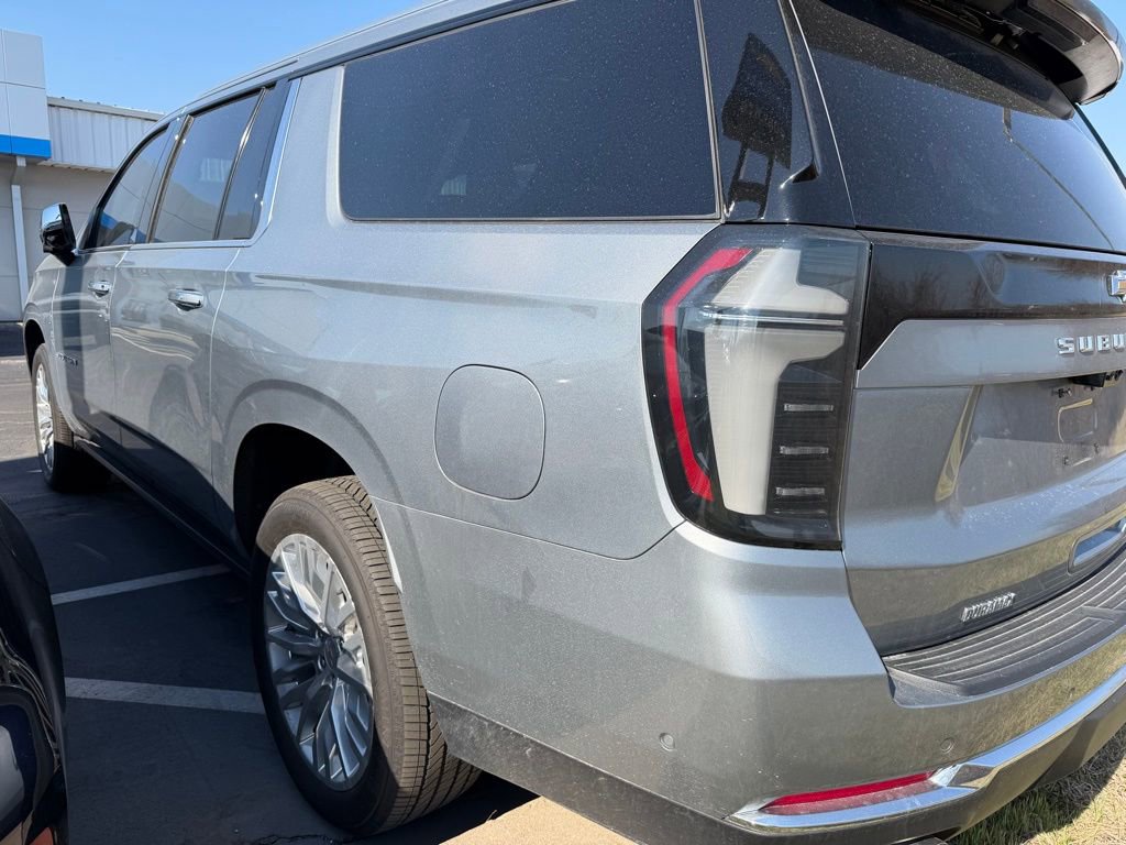 Used 2025 Chevrolet Suburban Premier image 6