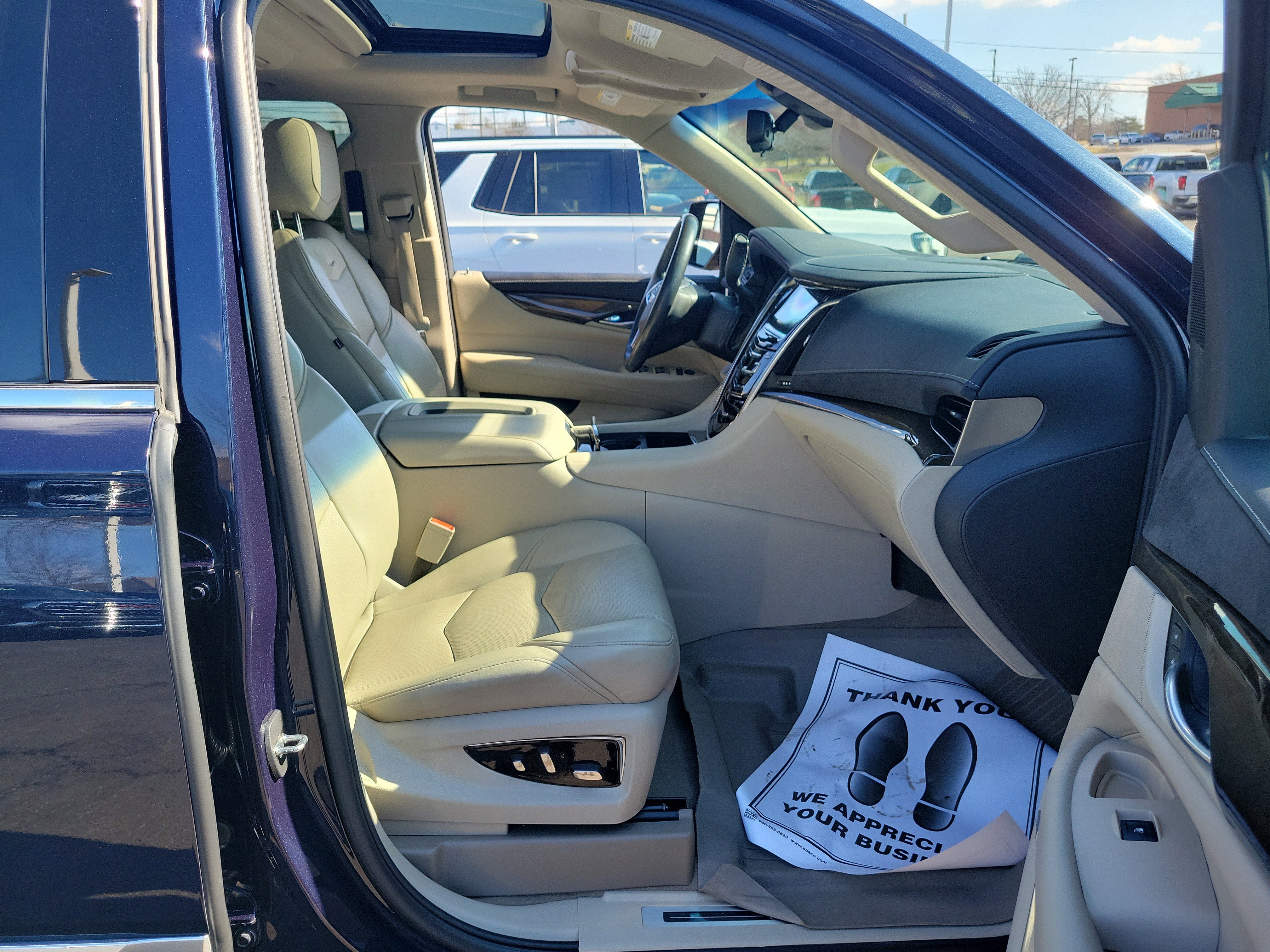 Used 2020 Cadillac Escalade Luxury w/ LPO, Radiant Package image 26