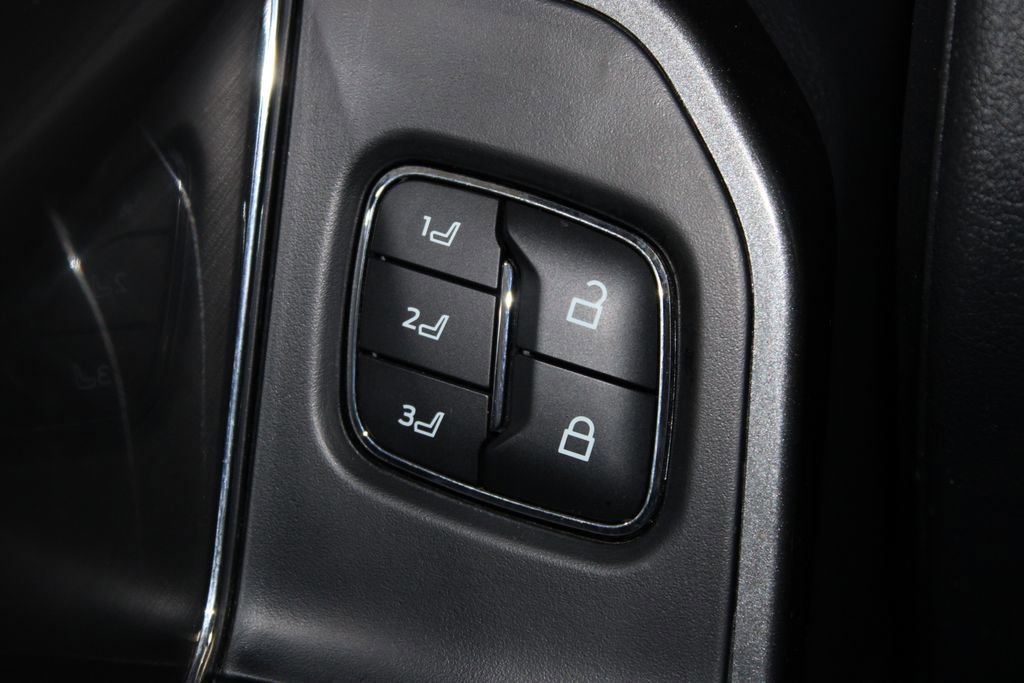 Used 2023 Ford F150 Lariat AWD/4WD image 45