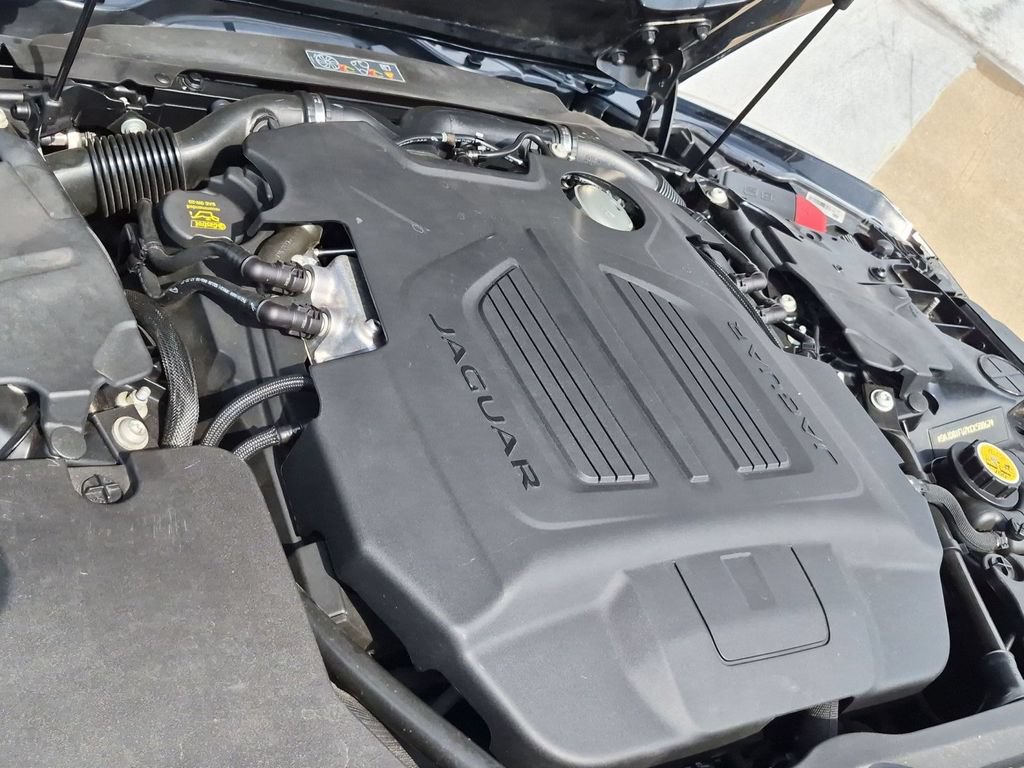 Used 2019 Jaguar F-TYPE R-Dynamic AWD/4WD image 20