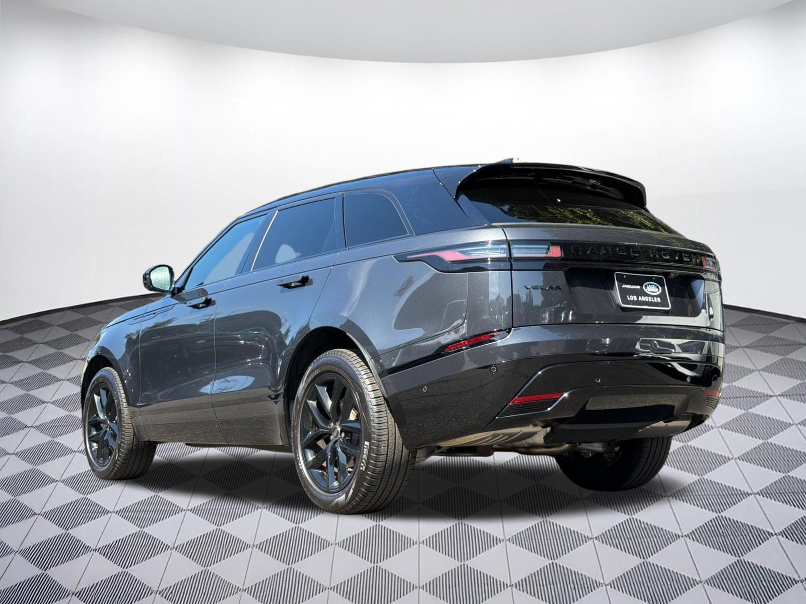 Used 2026 Land Rover Range Rover Velar Dynamic SE AWD/4WD image 3