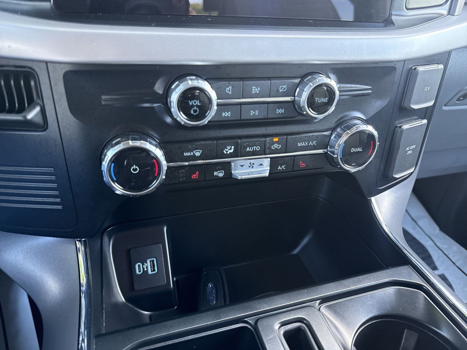 Used 2023 Ford F150 Lightning XLT AWD/4WD image 19