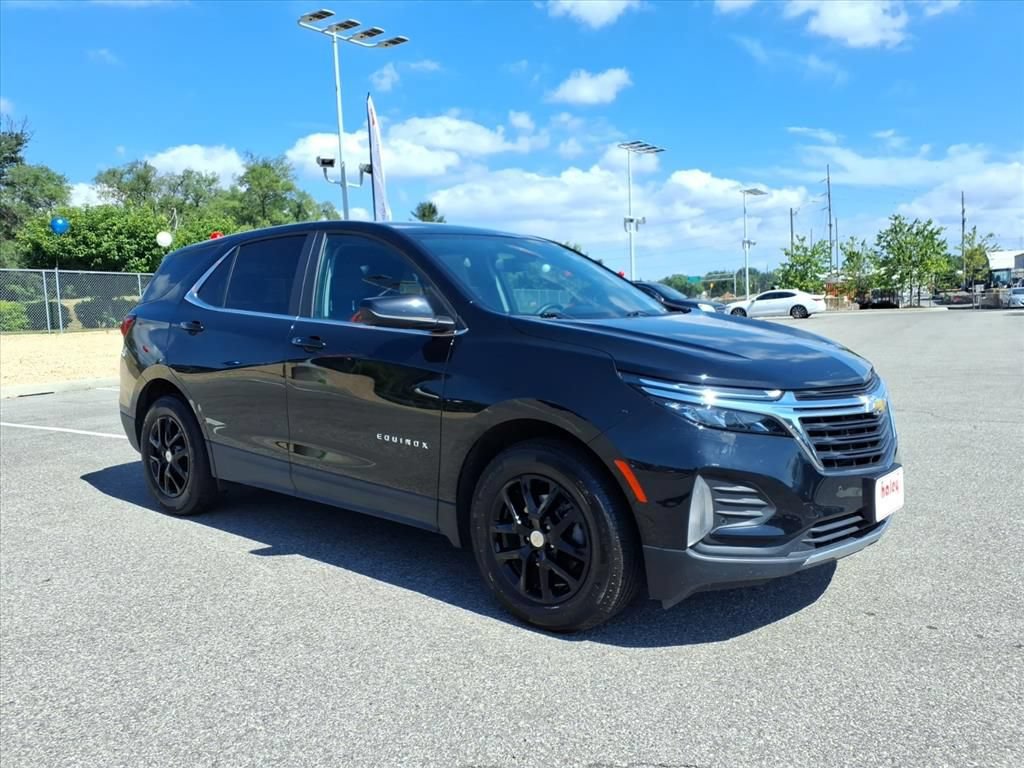 Used 2023 Chevrolet Equinox LT w/ Driver Convenience Package FWD image 2